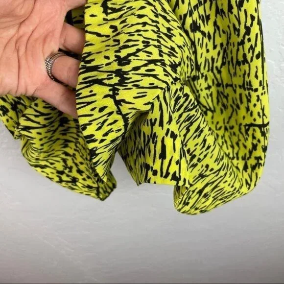 BCBGeneration Neon Lime Halter Neck Romper NWT New With Tags Women's Size 0 - Picture 11 of 12